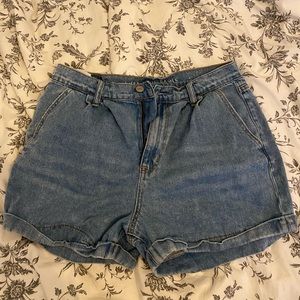 American Eagle Mom Short